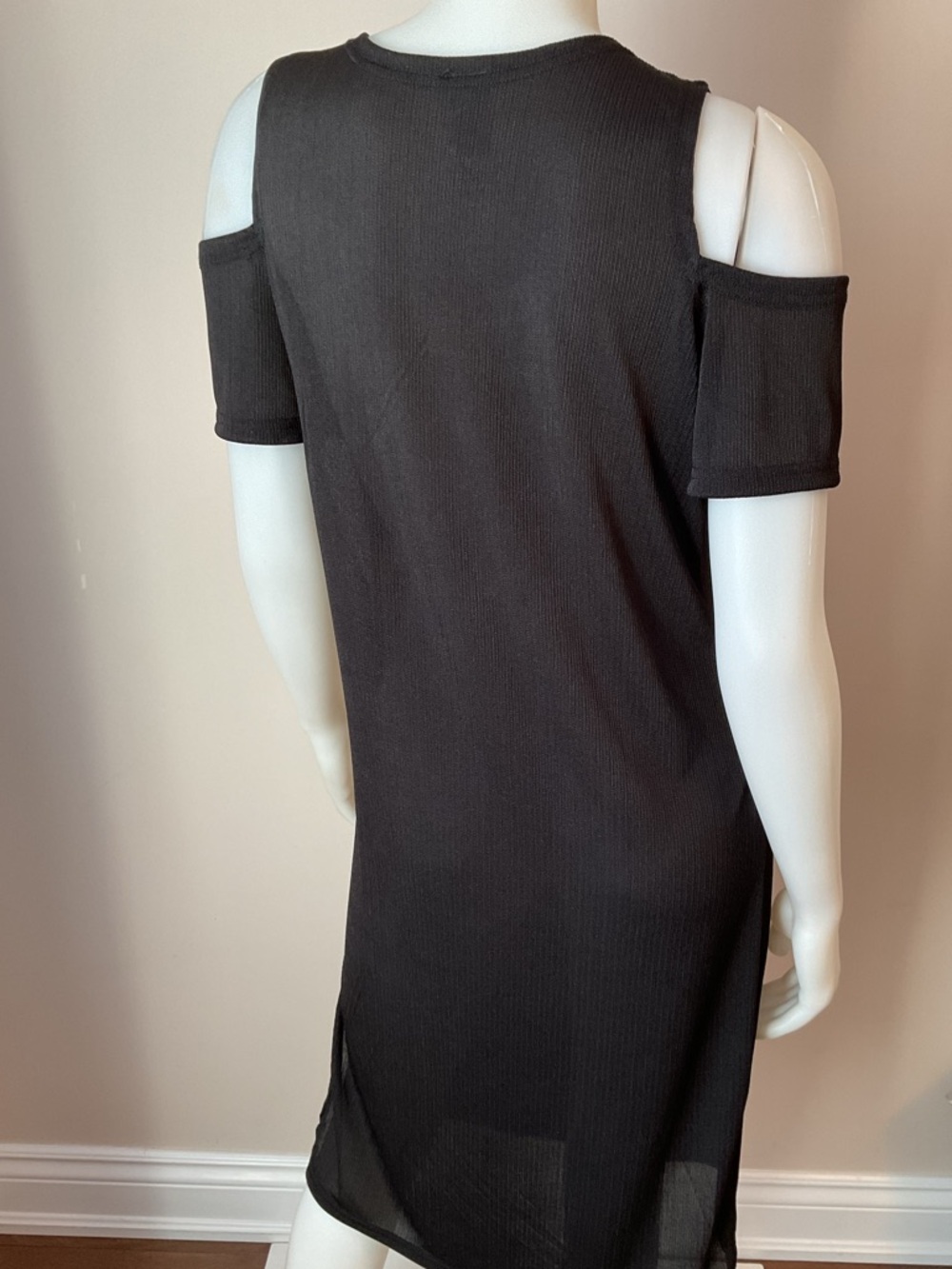 Cold-Shoulder  Dress - Picture 4 of 6